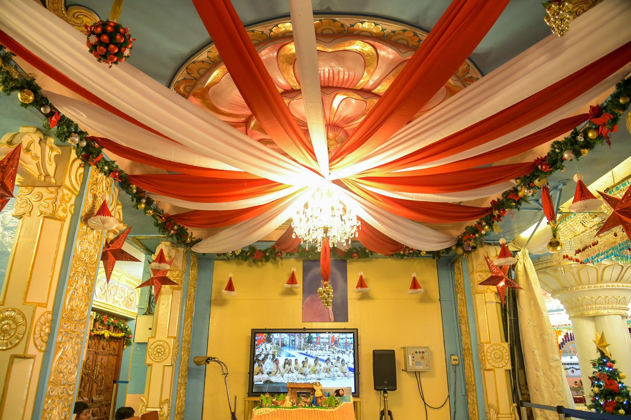 Christmas Celebrations at Prasanthi Nilayam PHOTOSVIDEOSLIVE DARSHAN